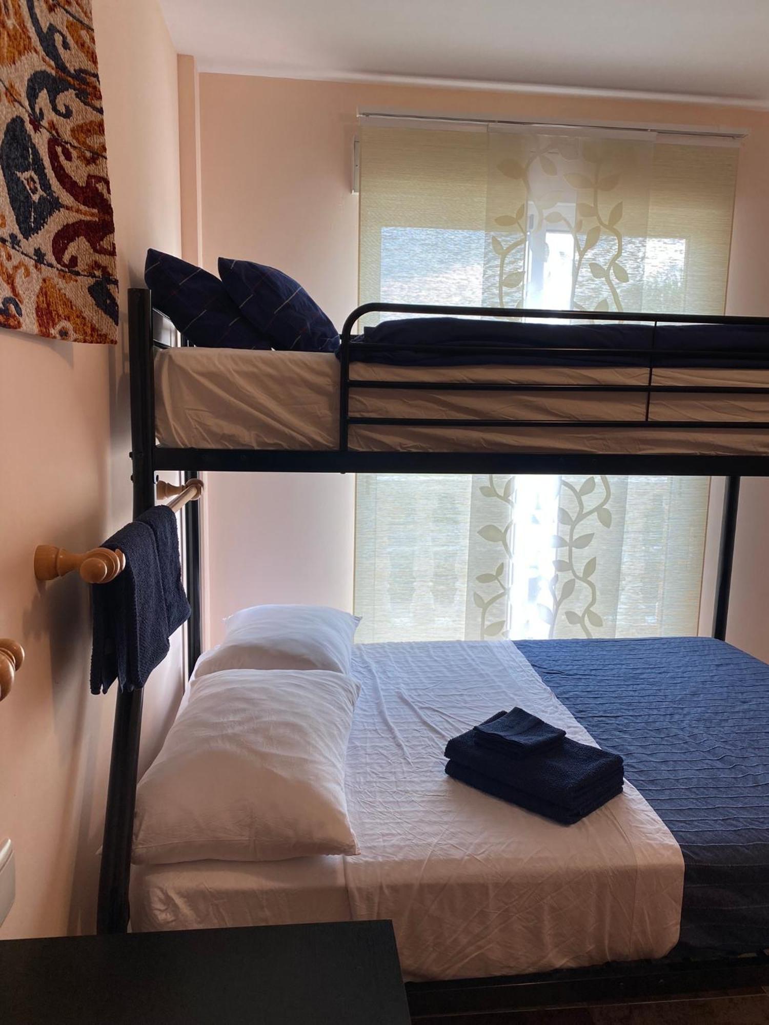 Comfortable Guest With Balcony * Beniarjo